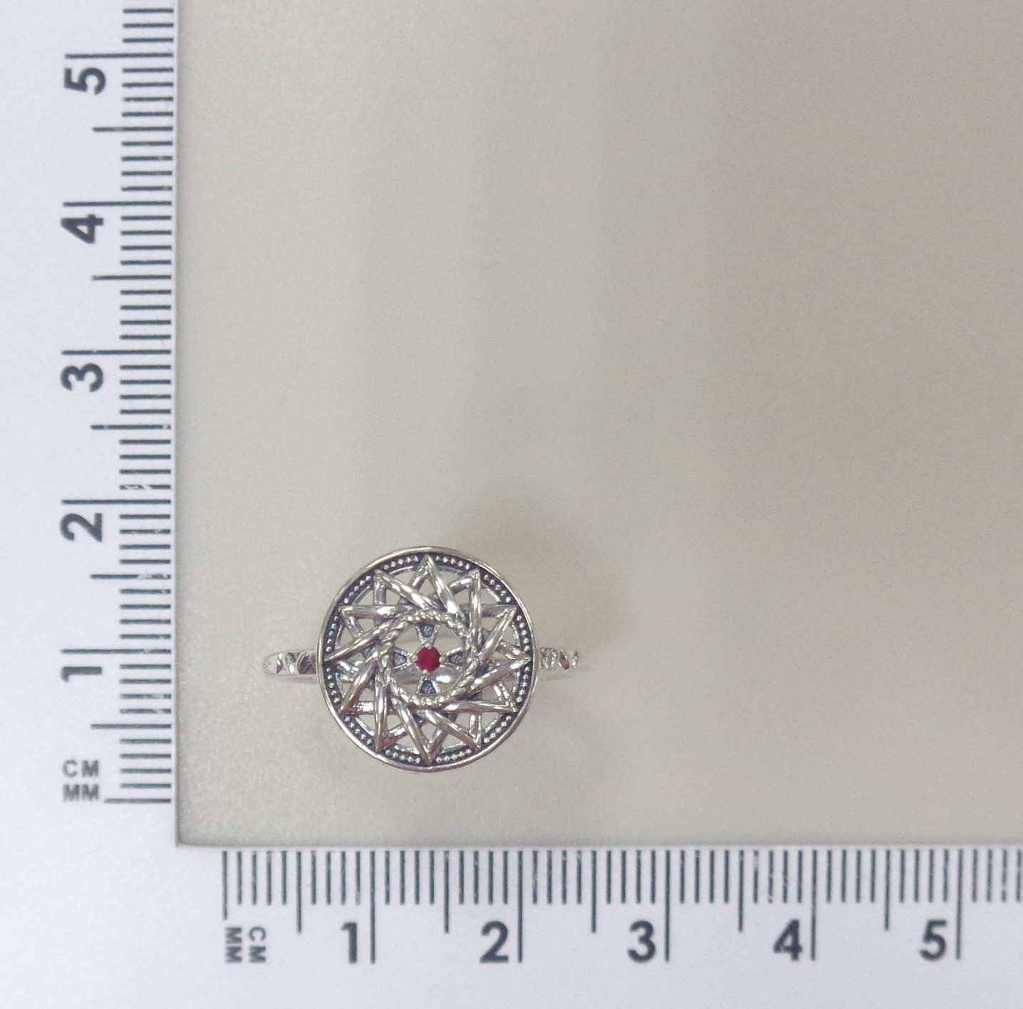 Серебряное кольцо с рубином "Эрцгамма"